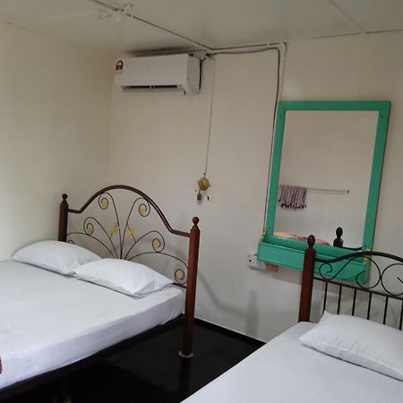 Nazri Nipah Camp Pangkor Hotel Kampung Teluk Nipah Bilik gambar